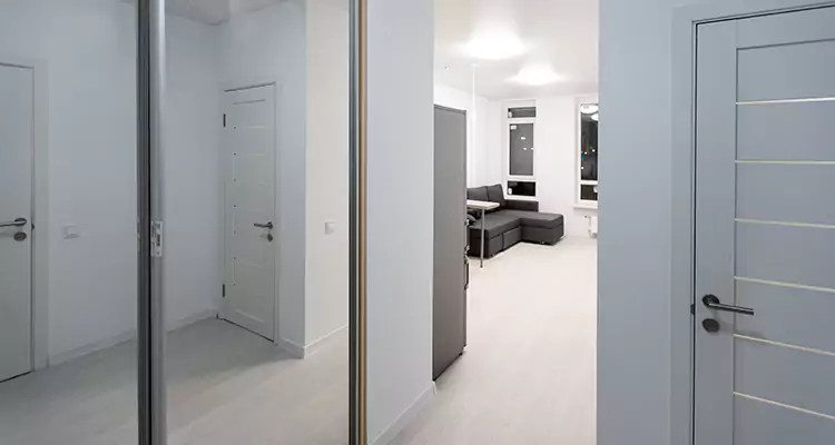 Modern Mirrored Closet Doors Repair in Edgewater, FL