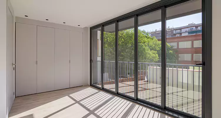 Fix Sliding Screen Door Track in Edgewater, FL